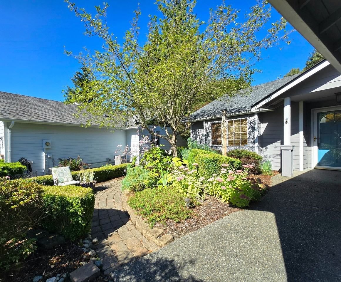 7012 Falcon Ct - Photo 2 of 26