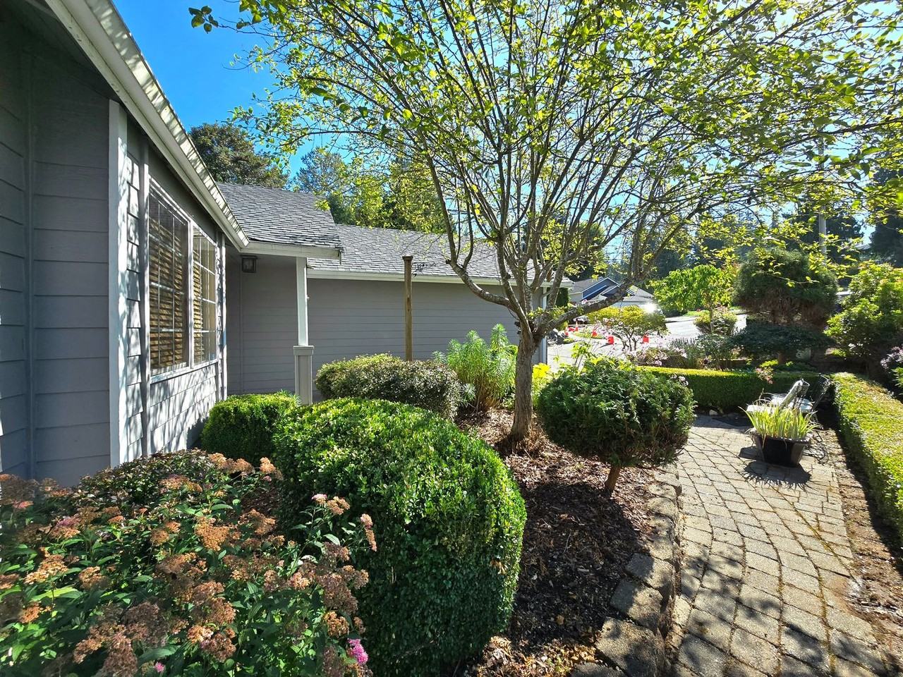 7012 Falcon Ct - Photo 3 of 26