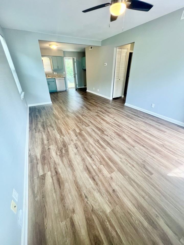 504 Maxine Dr - Photo 3 of 14