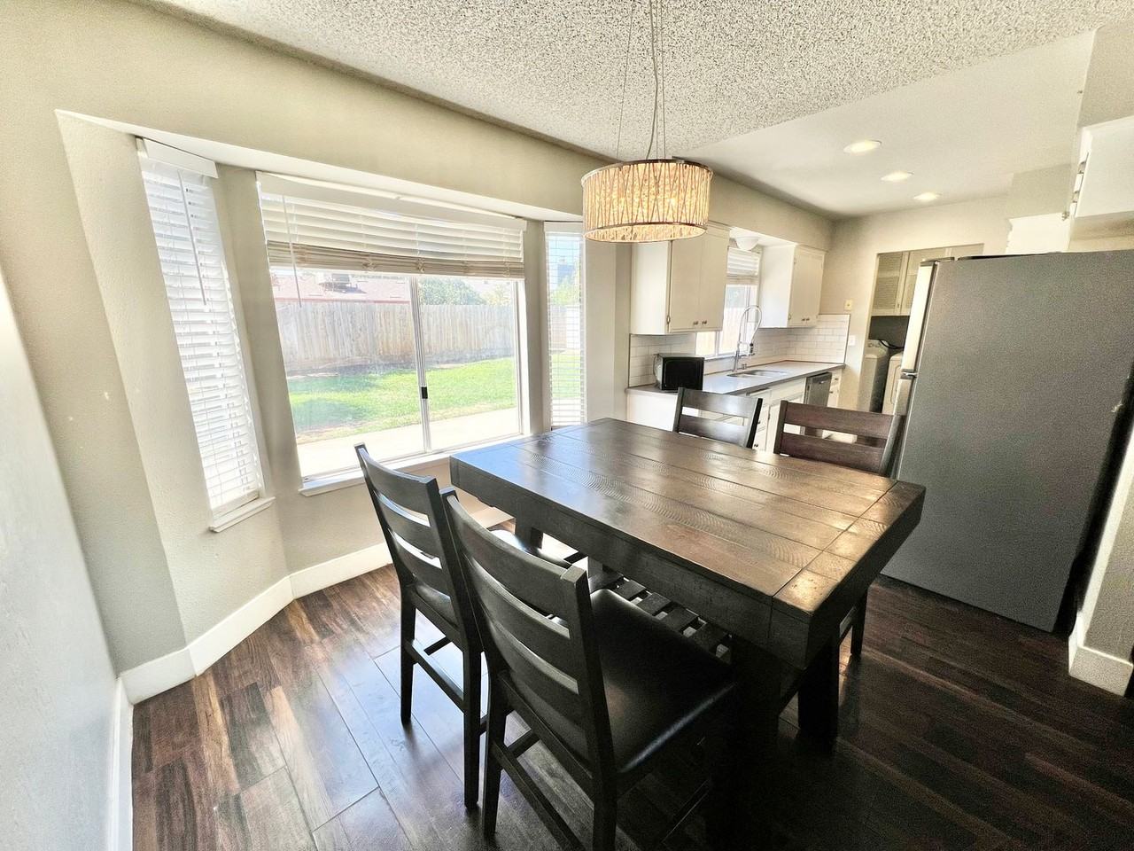 4175 N Dante Ave - Photo 3 of 13