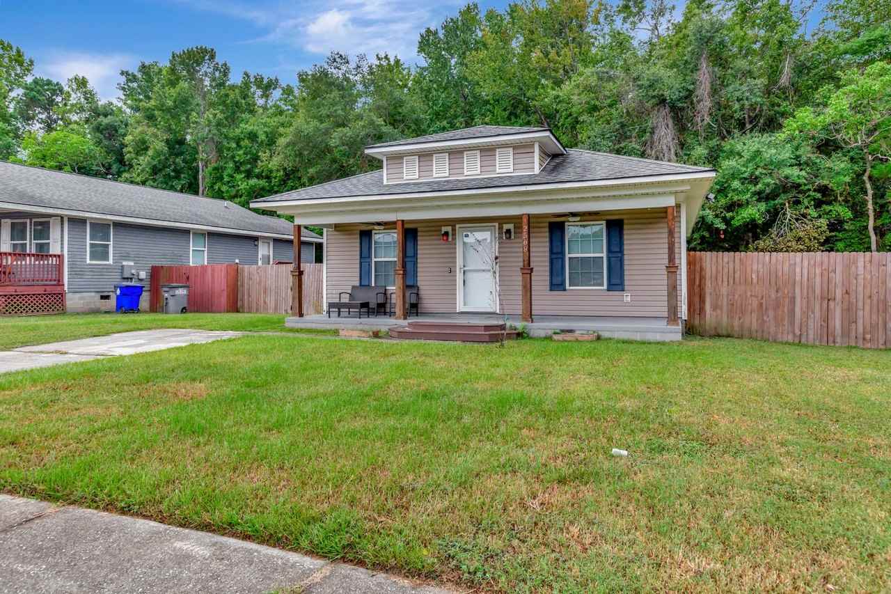 2568 Celestial Ct - Photo 2 of 25