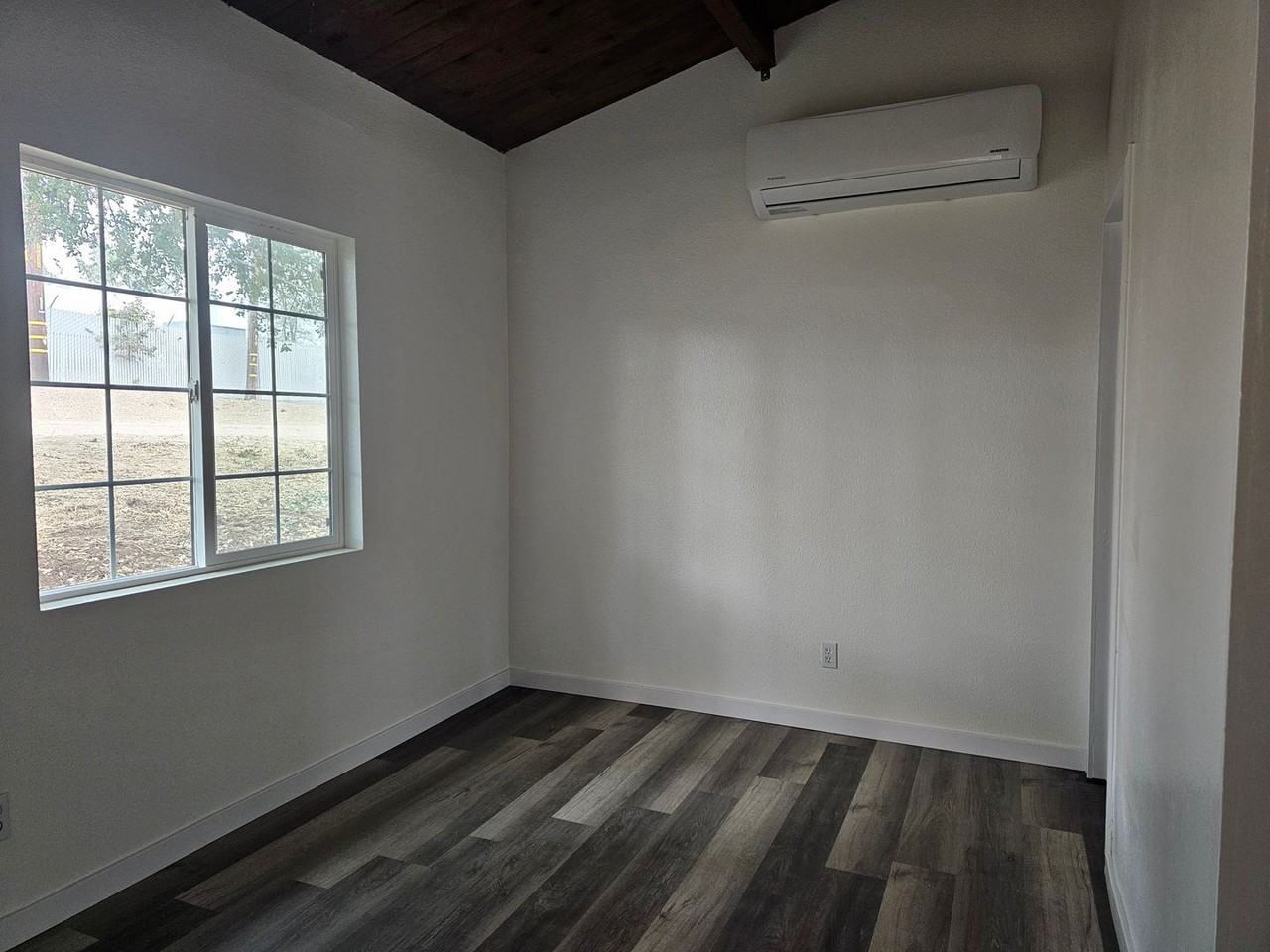 15429 Stanyon St - Photo 3 of 15