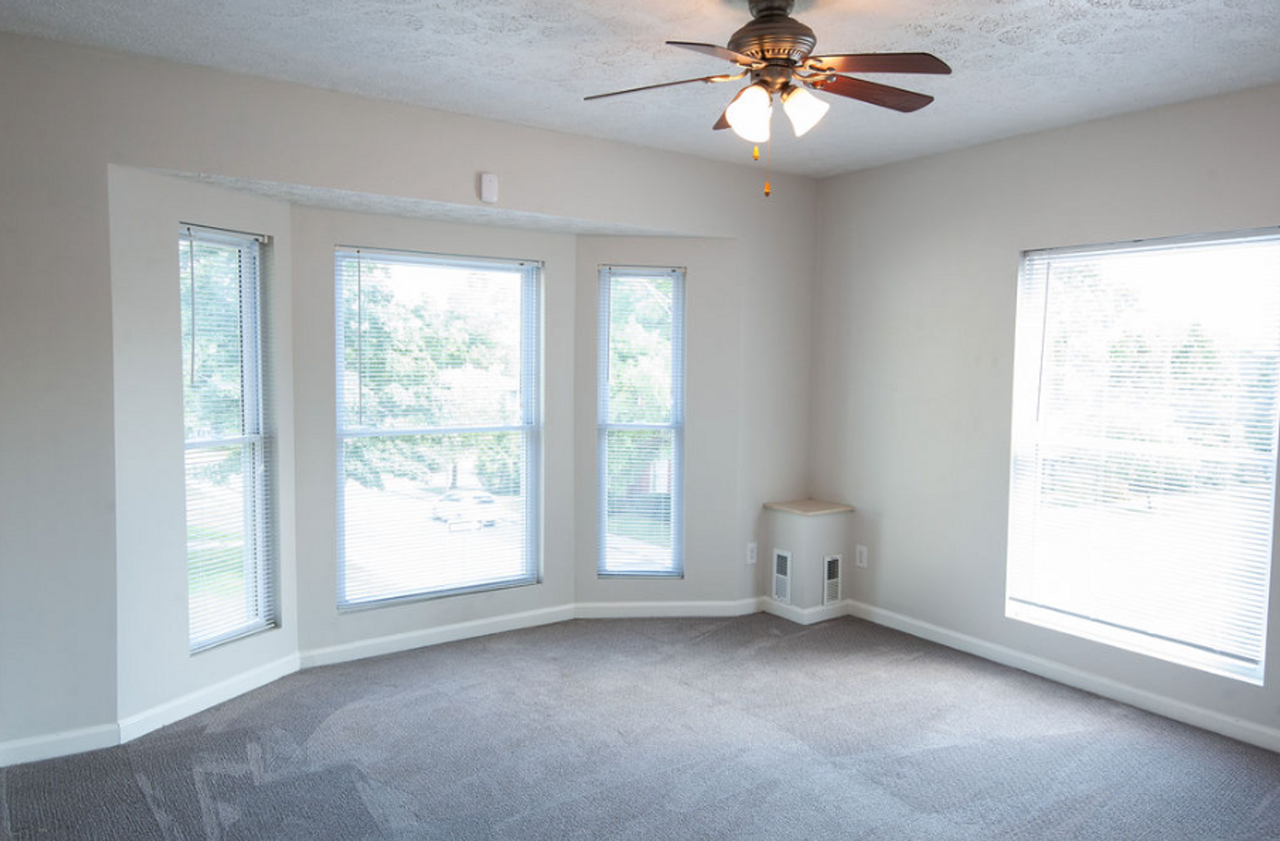 125 E 10th St - Photo 6 of 9