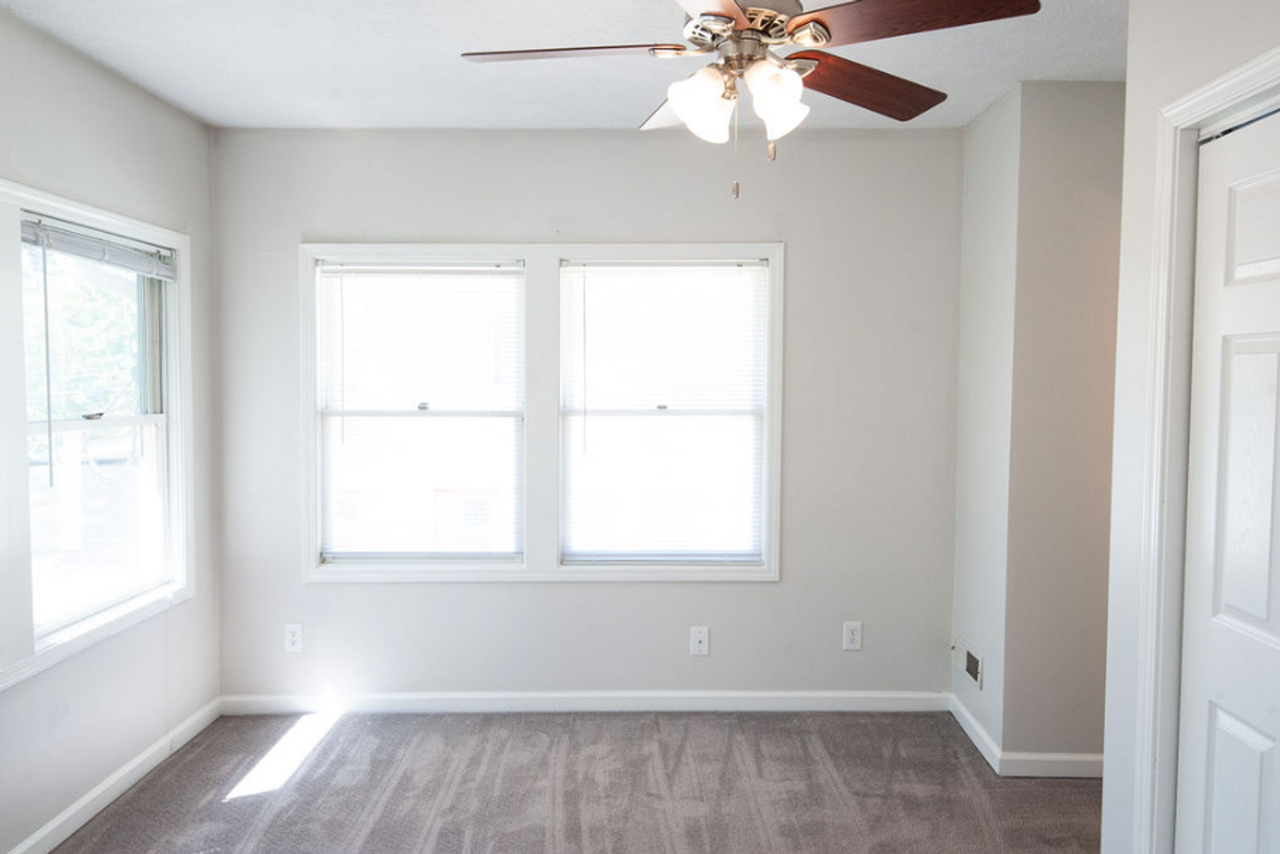 125 E 10th St - Photo 7 of 9