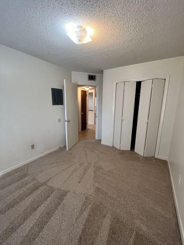 133 Classic Ct - Photo 2 of 10