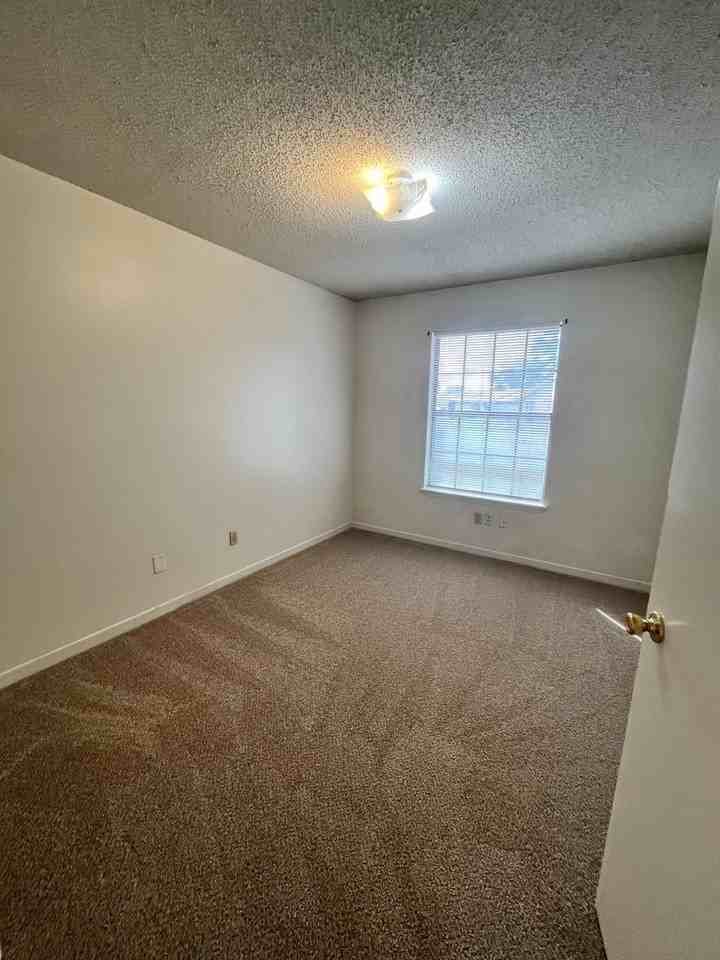 133 Classic Ct - Photo 3 of 10