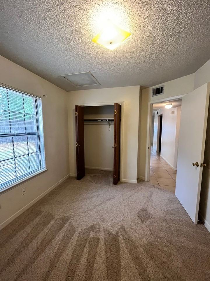 133 Classic Ct - Photo 5 of 10