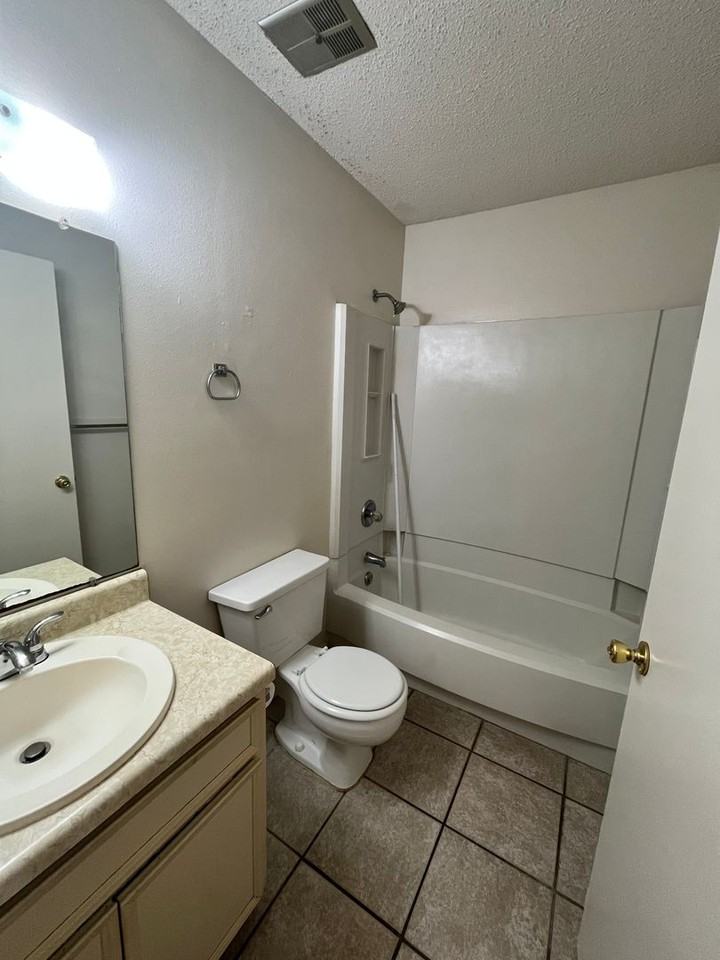 133 Classic Ct - Photo 6 of 10