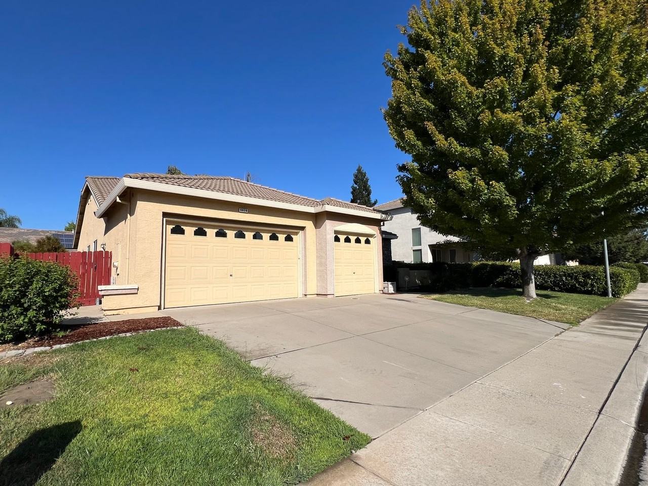 9826 Gavirate Way - Photo 3 of 50