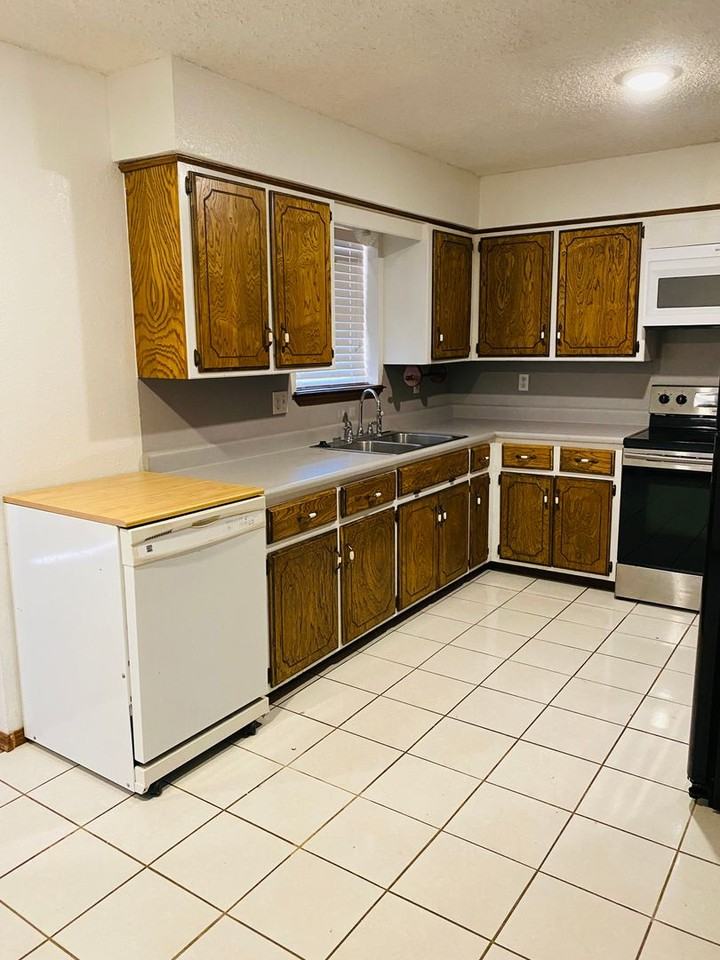 920 Mockingbird Lane - Photo 5 of 11