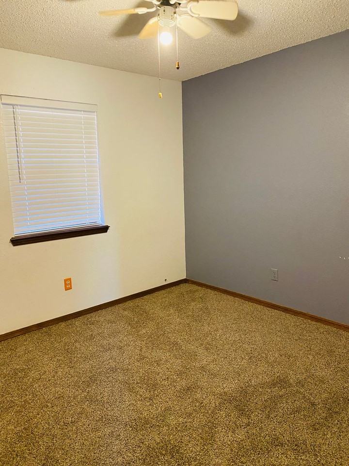 920 Mockingbird Ln - Photo 7 of 11