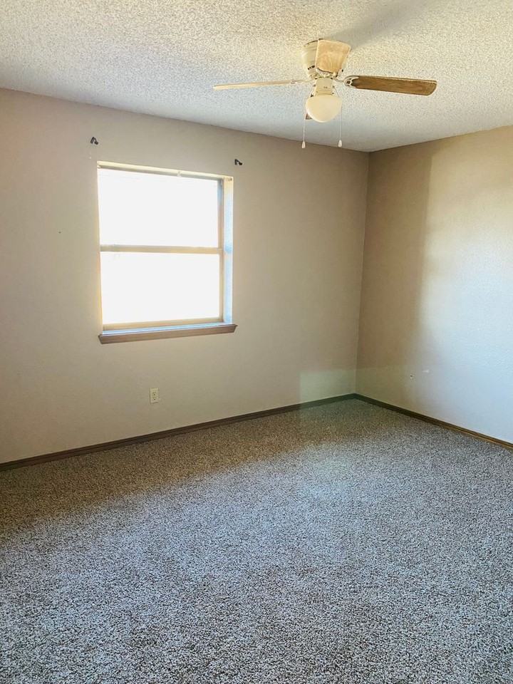 920 Mockingbird Lane - Photo 7 of 11