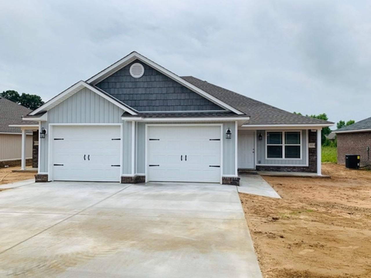 2121 Ingalls Ln - Photo 2 of 17