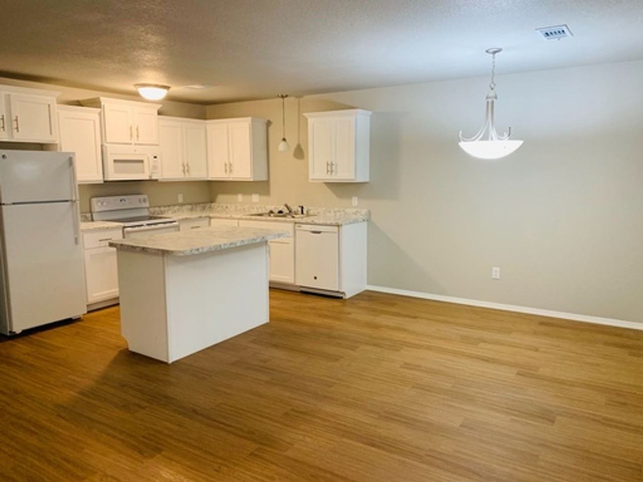 2121 Ingalls Ln - Photo 7 of 17