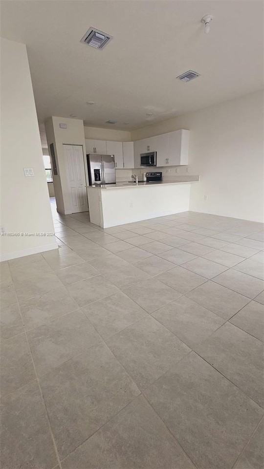 3228 W 114th Ter - Photo 2 of 16