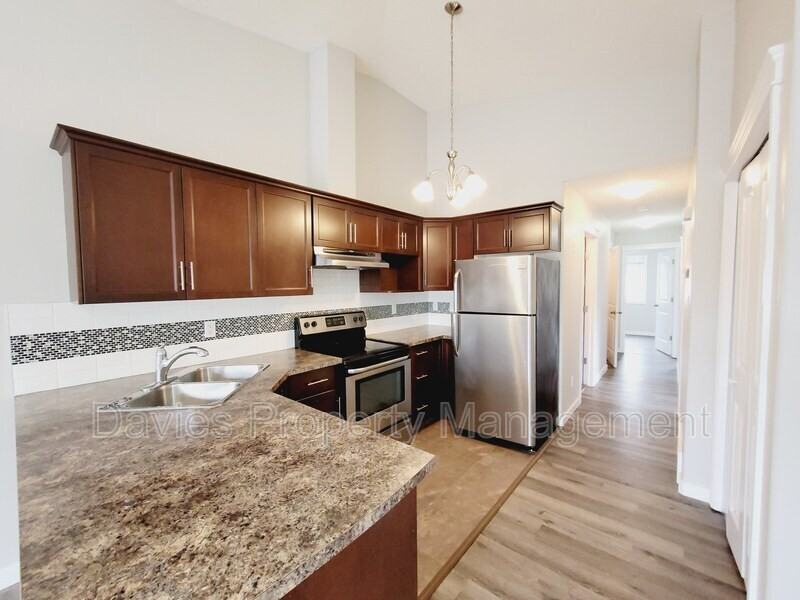 12124 122 St Nw #MAIN - Photo 2 of 15