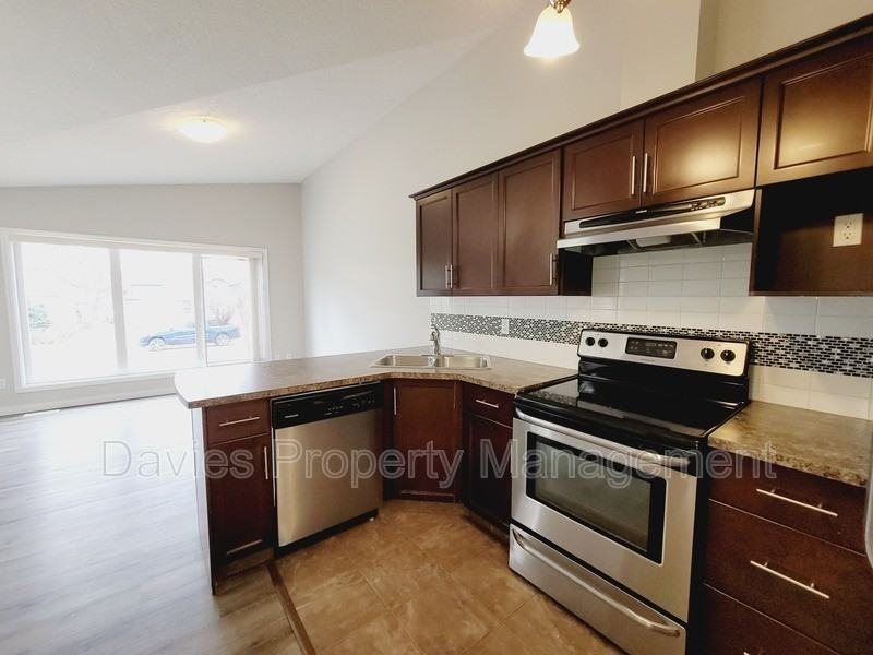 12124 122 St Nw #MAIN - Photo 3 of 15