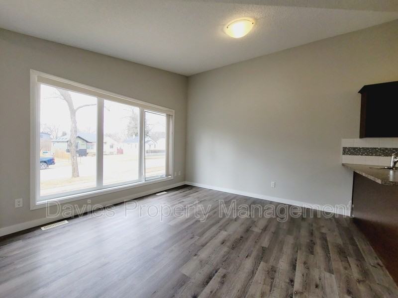 12124 122 St Nw #MAIN - Photo 4 of 15