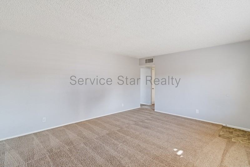 13027 N 28th St - Photo 4 of 21