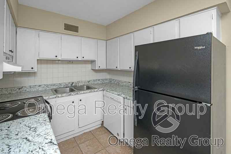 4724 S Court St #109 - Photo 7 of 22