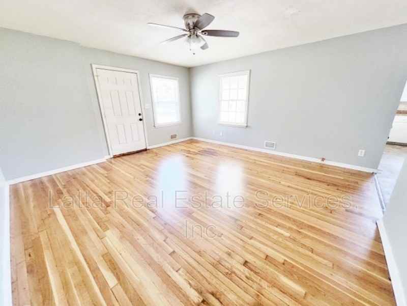 13517 E 39th St S - Photo 3 of 11