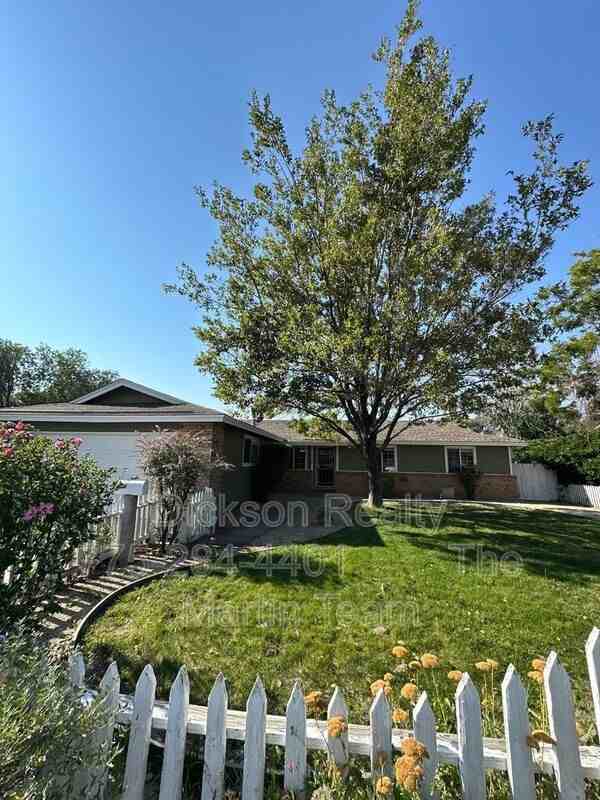767 Van Meter Dr - Photo 2 of 21