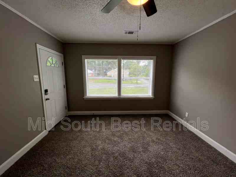 895 Kippley St - Photo 2 of 8
