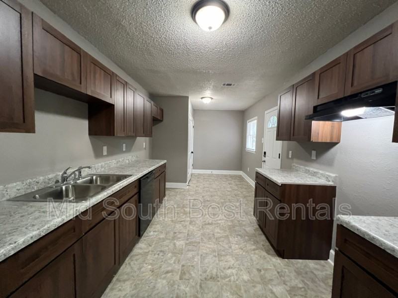 895 Kippley St - Photo 3 of 8