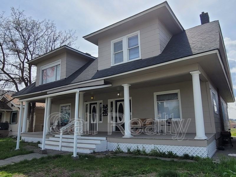 1421 W Maxwell Ave #2 - Photo 2 of 9