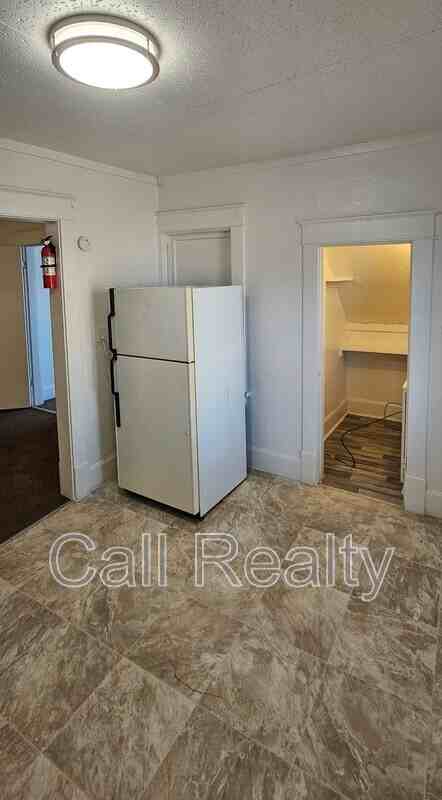 1421 W Maxwell Ave #2 - Photo 5 of 9