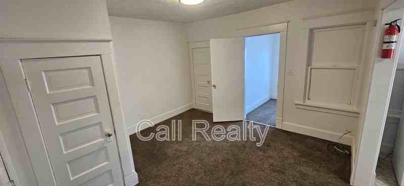 1421 W Maxwell Ave #2 - Photo 6 of 9