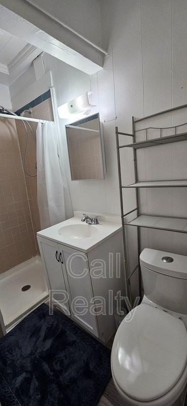 1421 W Maxwell Ave #2 - Photo 7 of 9