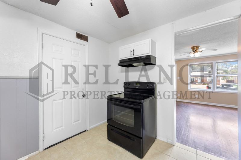 1151 Waverly St - Photo 7 of 19