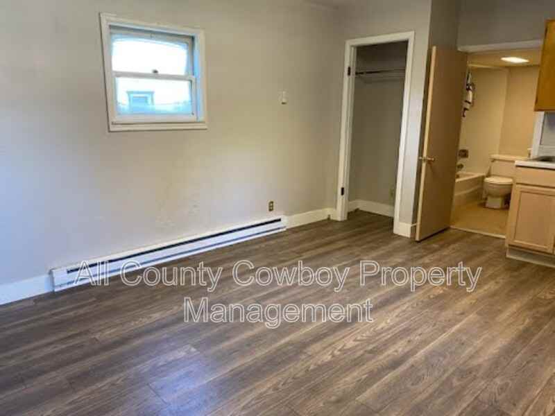 950 N 11th St #C - Photo 2 of 5