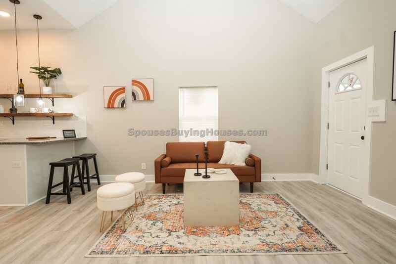 2105 Lexington Ave - Photo 5 of 23