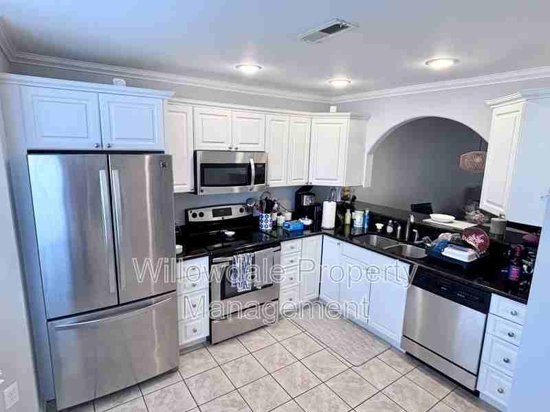 36 Forest Glen Dr - Photo 3 of 18