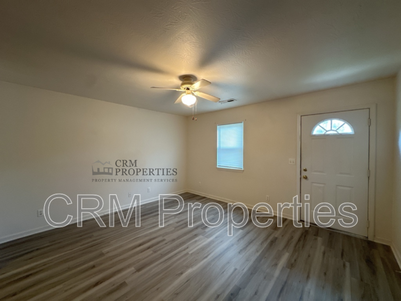 1919 1/2 N Waugh St - Photo 2 of 14