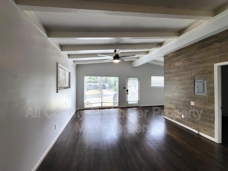 2846 Monterey Dr - Photo 2 of 15