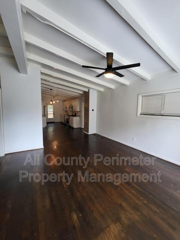 2846 Monterey Dr - Photo 4 of 15