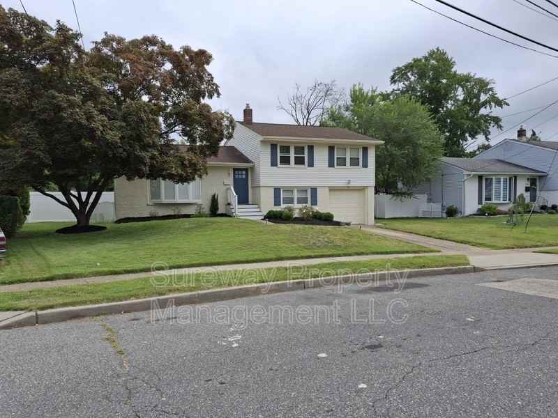 113 Hendrickson Ave - Photo 3 of 23