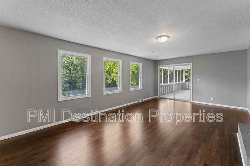 2209 E 125th St - Photo 3 of 38