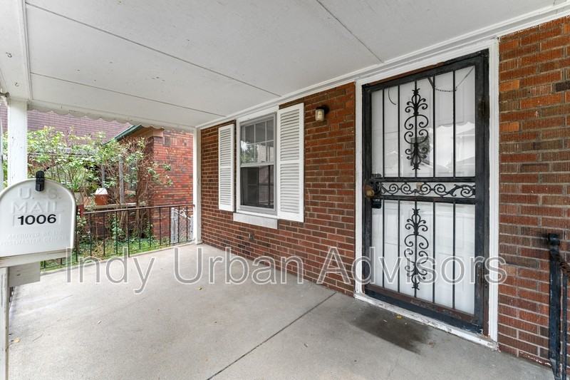 1006 E Bradbury Ave - Photo 2 of 10