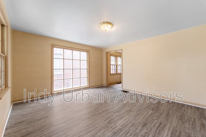 1006 E Bradbury Ave - Photo 3 of 10