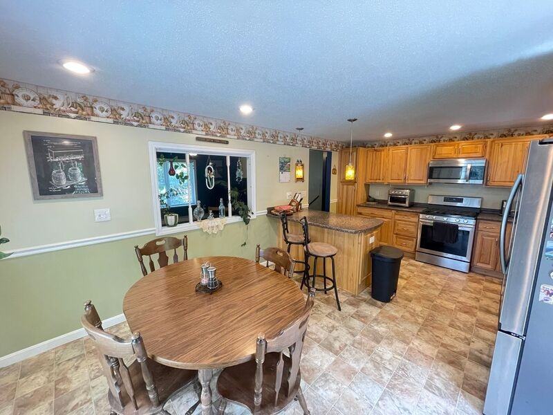 20 Oakwood Dr - Photo 3 of 38