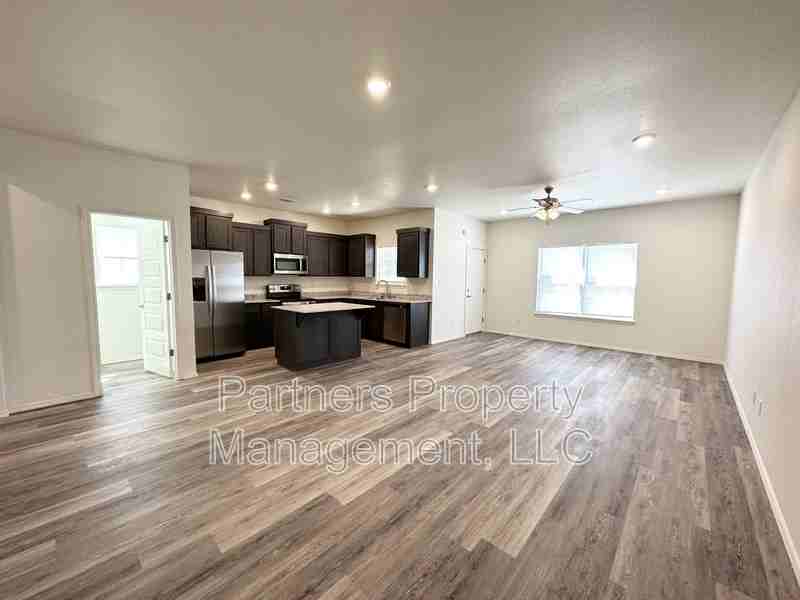 1079 S Benchmark Ln - Photo 3 of 22