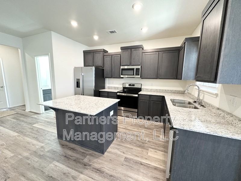 1079 S Benchmark Ln - Photo 5 of 22