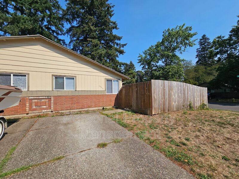 14016 Ne 9th St - Photo 2 of 12