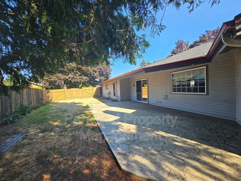 10615 Ne 41st St - Photo 3 of 17