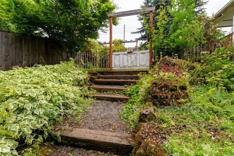 3816 Ne 38th Ave #B - Photo 2 of 12