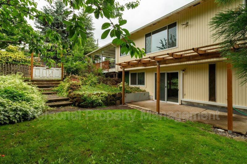 3816 Ne 38th Ave #B - Photo 3 of 12